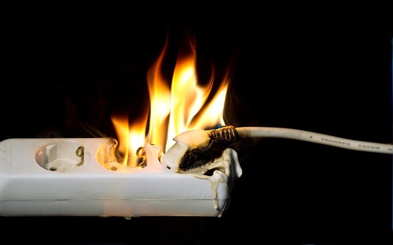 Phụ Gia Nhựa: Cẩm Nang Toàn Diện Về Các Chất Cải Thiện Tính Năng Polymer 7 Chất chống cháy (Flame Retardants)